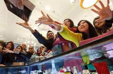 大肏特肏狂肏屄视频中国人依然爱赴日旅游 消费已由爆买转向网购